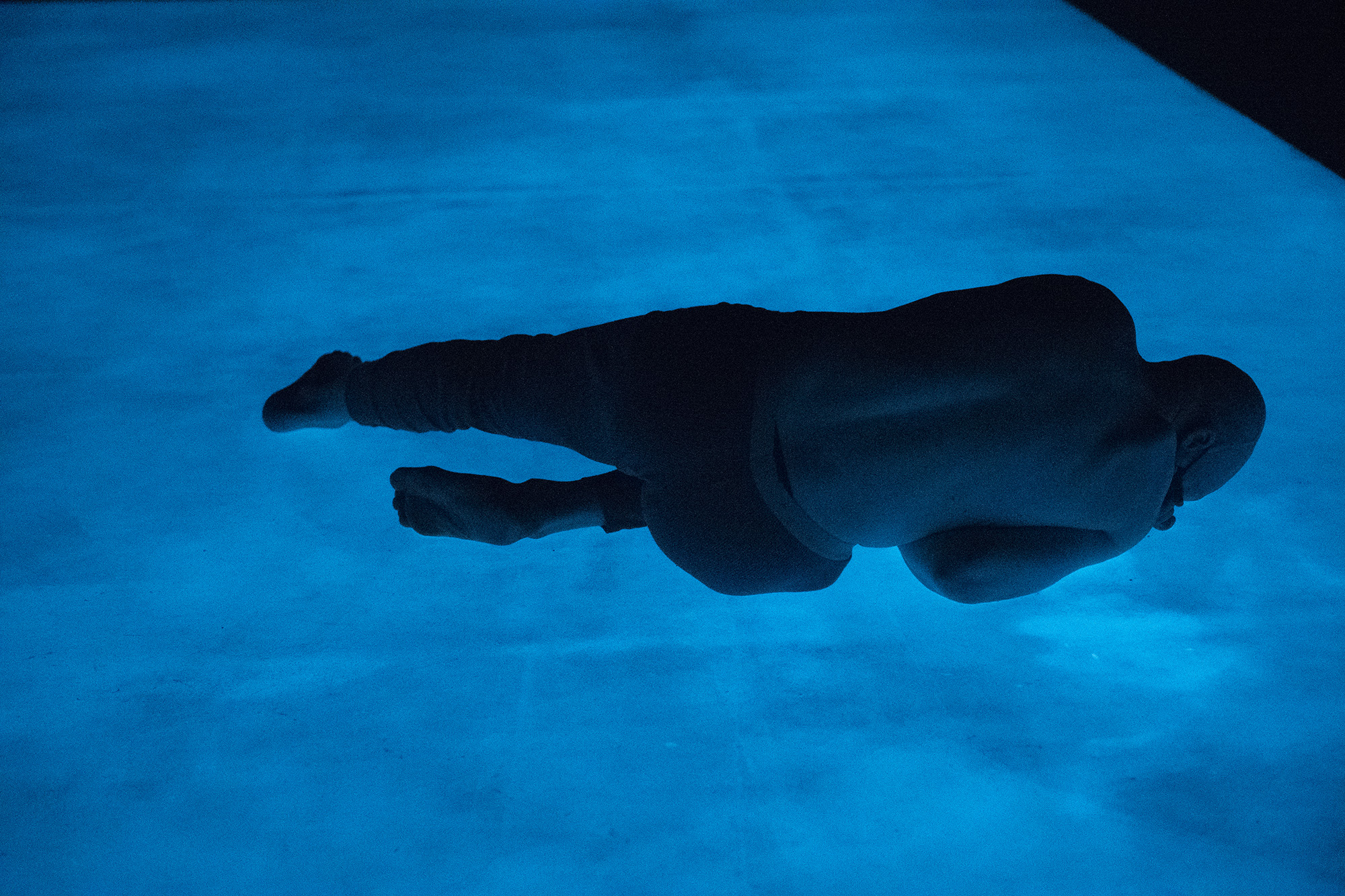 PAUL CHAMBERS / COLLECTIF CHA
PHASES CHROMATIQUES : PHOSPHOS
La Chapelle Scènes Contemporaines
3700 rue Saint-Dominique
Montréal Qc, Canada H2X 2X7
17 & 18 décembre 2020
PHOSPHOS est une installation lumineuse qui questionne comment on perçoit la lu