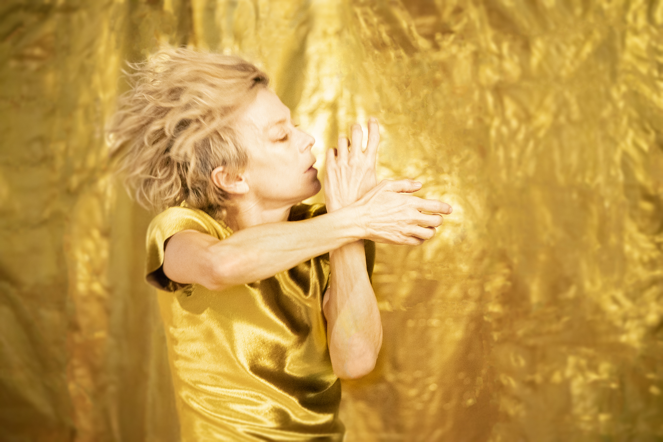 Louise Lecavalier; Creator and Dancer in performance « STATION »